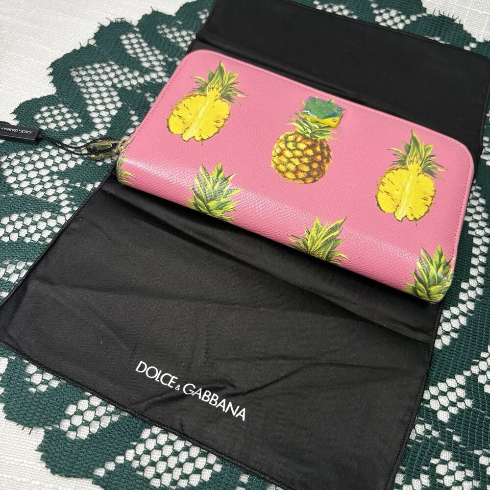 New DOLCE & GABBANA Summer Pineapple Pink Leather Zip Around Wallet COA & Card